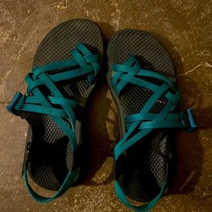 Chacos ZX/2 Cloud, US women’s size 6.5. Blue double strap with toe loop.